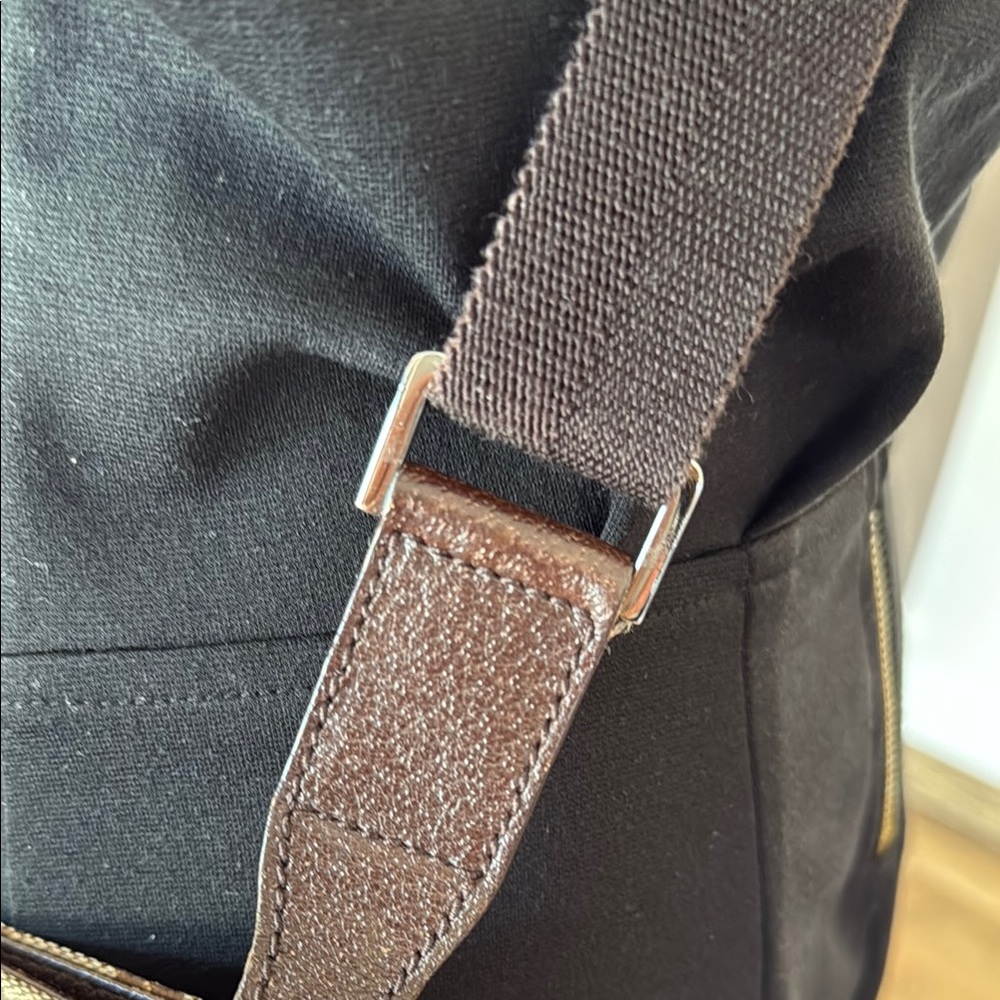Gucci GG Canvas Messenger Monogram Bag - Picture 12 of 13